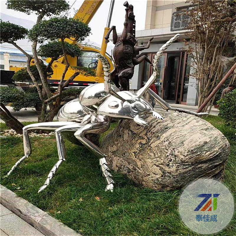 大型不銹鋼鏡面雕塑鹿月亮魔方圓環(huán)鏤空球浪花魚(yú)地產(chǎn)水景景觀(guān)定制