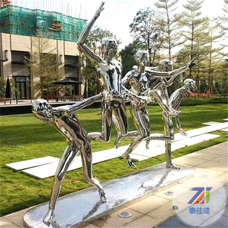 精神堡壘商場景區(qū)落地大型景觀工程發(fā)光轉(zhuǎn)盤路口邊標志性景墻雕塑