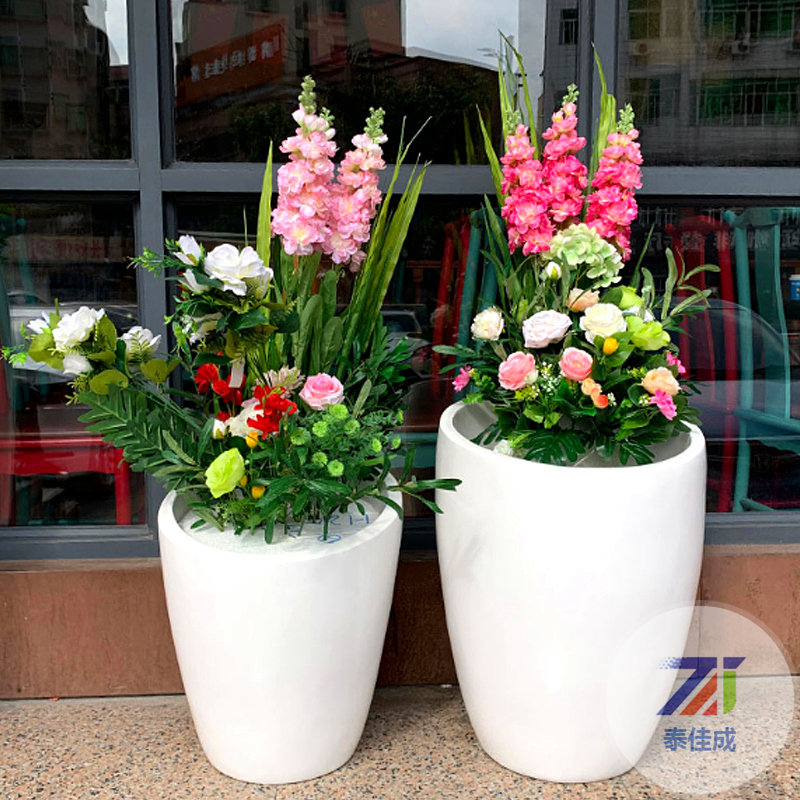 了解戶外家具廠家生產(chǎn)玻璃鋼休閑椅的不辭辛勞