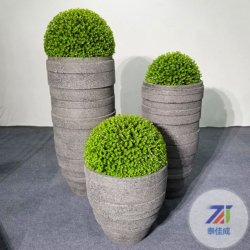 玻璃鋼材料的名稱由來及玻璃鋼雕塑的優(yōu)點